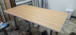 TEXTURAS TIPO MADERA DE 120cm INSTALADA EN MESAS DEKOADHESIVO
